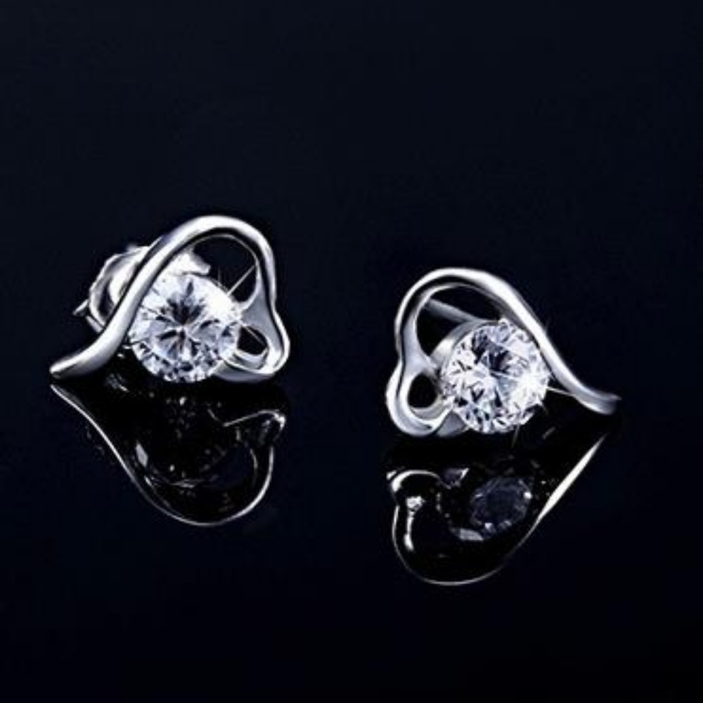 NEW sterling silver diamond heart stud earrings - Picture 4 of 4